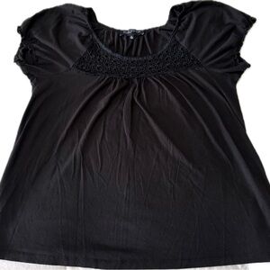 Jones New York Black Short Sleeve Top with Round Eyelet Yoke
